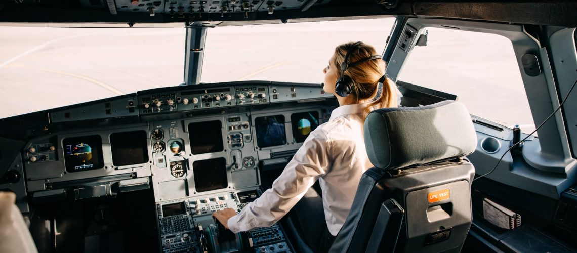 Woman,Pilot,Sitting,In,Aircraft,Cockpit,,Flying,The,Plane.